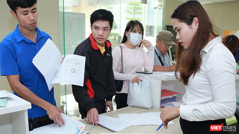 Trước tình trạng quá tải trong việc cấp phiếu lý lịch tư pháp tại Hà Nội, những ngày qua, Bưu điện TP. đã tăng cường thêm cán bộ, tăng thời gian tiếp nhận hồ sơ.