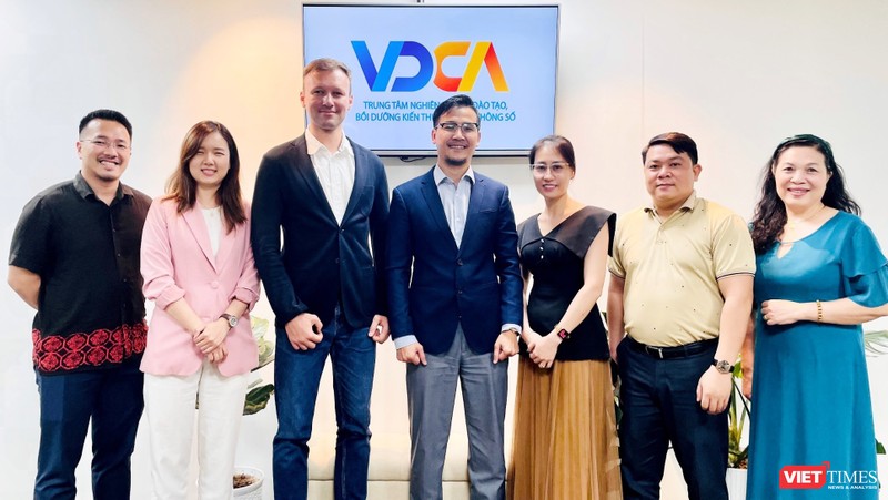 Đại diện Trung tâm đào tạo CRC, VDCA cùng đại diện 1C Việt Nam.