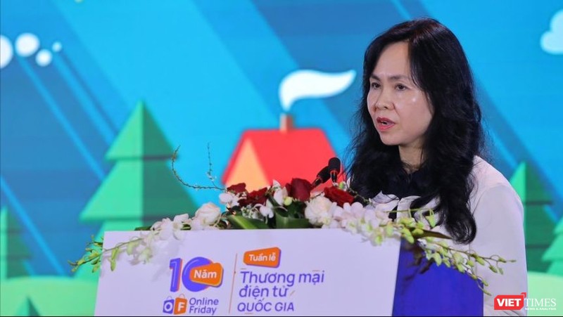 Bà Lê Hoàng Oanh cho biết, thị trường thương mại điện tử Việt Nam đang được đánh giá có tốc độ tăng trưởng nằm trong nhóm Top 10 trên toàn thế giới và dự đoán tiếp tục thăng hạng trong 2 năm tới. 