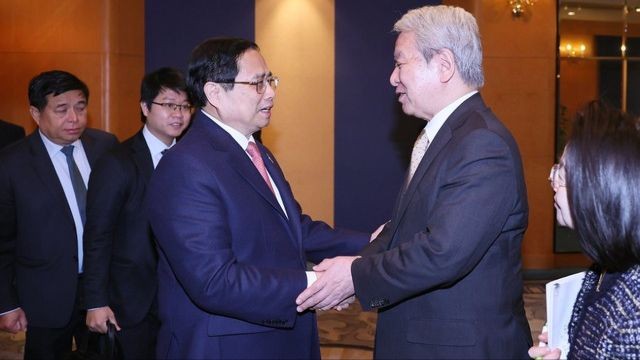 Thủ tướng Phạm Minh Chính và Chủ tịch JICA Tanaka Akihiko tại buổi gặp hôm nay - 18/12, ở Tokyo (Nhật Bản).