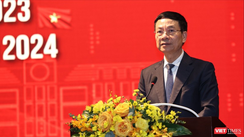 Bộ trưởng Nguyễn Mạnh Hùng cho rằng những công việc đơn giản nhưng dữ liệu quá lớn, sẽ do trợ lý ảo làm hộ.