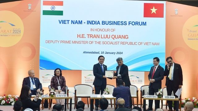 Phó Thủ tướng Chính phủ Trần Lưu Quang cùng các đại biểu dự Diễn đàn doanh nghiệp Việt Nam - Ấn Độ.