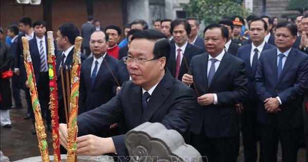 Chủ tịch nước Võ Văn Thưởng dâng hương tại Di tích quốc gia đặc biệt Cổ Loa.