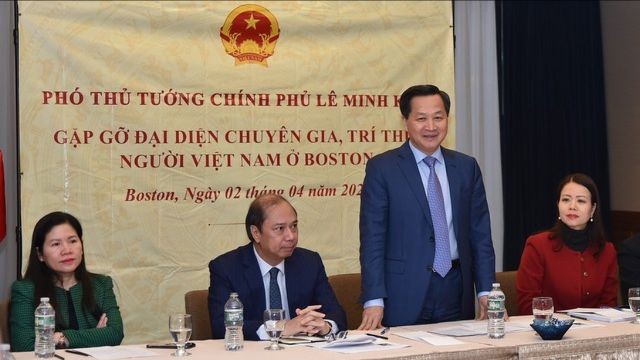 Phó Thủ tướng Lê Minh Khái tại cuộc gặp với đại diện trí thức Việt kiều tiêu biểu 