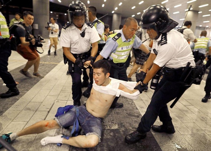 Một số người biểu tình đã bị bắt giữ trong cuộc tuần hành hôm Chủ nhật vừa qua (Ảnh: Guardian)
