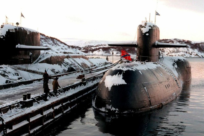 Tàu AS-12 Losharik xuất hiện tại cảng Severomorsk, căn cứ chính của Hạm đội Phương Bắc vào năm 1998 (Ảnh: AP)