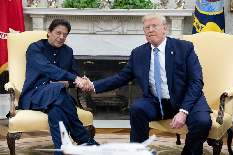 Tổng thống Trump trong cuộc gặp với Thủ tướng Pakistan tại Nhà Trắng (Ảnh: Washington Post)