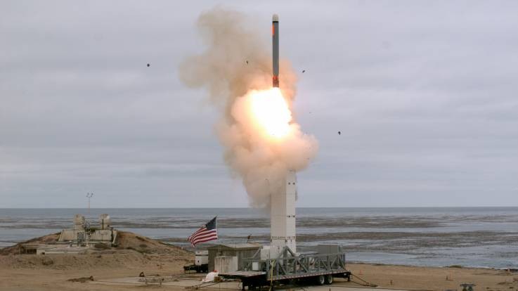 Vụ thử nghiệm tên lửa mà Mỹ thực hiện trên đảo San Nicolas, bang California (Ảnh: AFP)