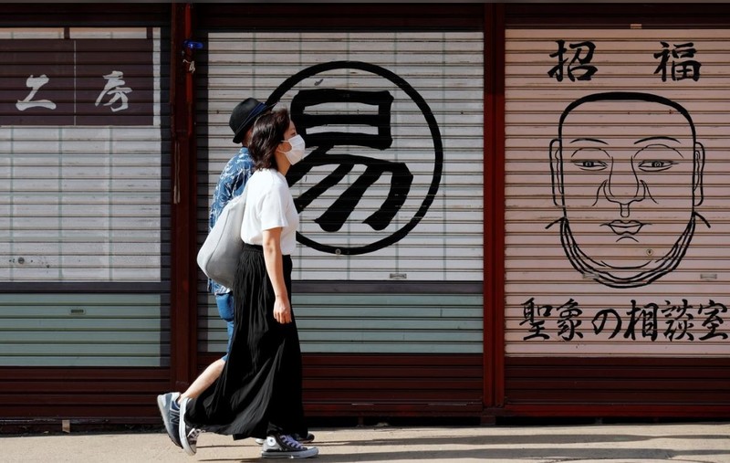 Việc đi lại của người dân Nhật đã giảm hẳn sau khi tình trạng khẩn cấp được ban bố (Ảnh: Reuters)