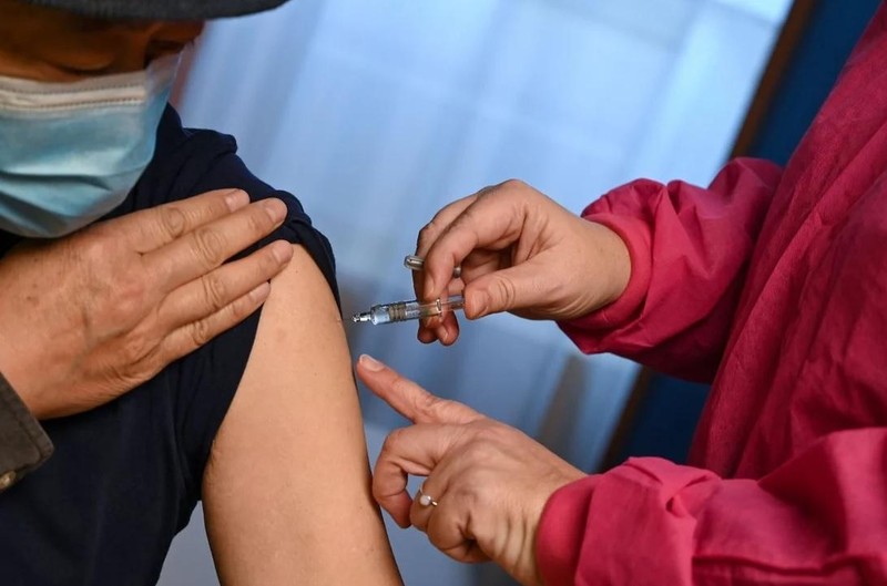 Trung Quốc phê duyệt 2 chủng vaccine của Sinopharm để sử dụng rộng rãi (Ảnh: SCMP)