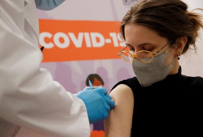 Vắc xin dễ bảo quản hơn có thể tạo nên bước đột phá trong nỗ lực tiêm chủng của nhiều quốc gia (Ảnh minh họa: Reuters)