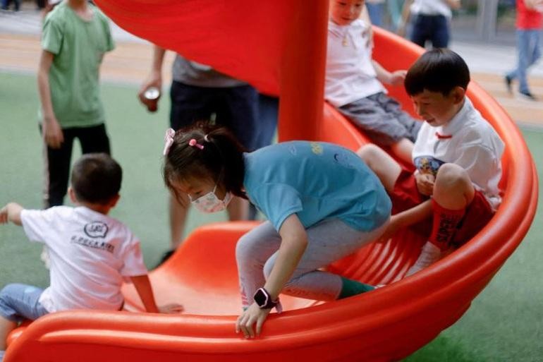 Tỷ lệ sinh tại Trung Quốc liên tục tụt giảm những năm qua (Ảnh minh họa: Reuters).