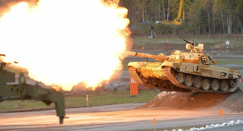 Xe tăng T-90 của Nga (Ảnh: AP)