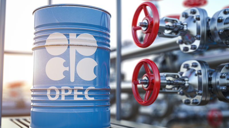 Việc Opec+ cắt giảm sản lượng dầu có thể gây cản trở nỗ lực chống lạm phát của Fed (Ảnh: Getty)