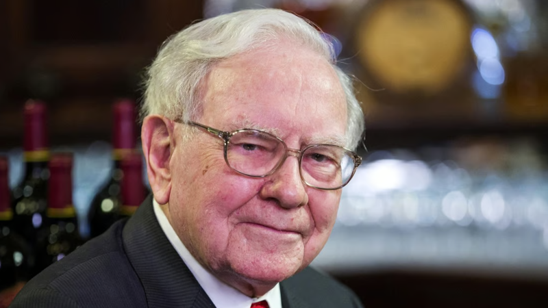 Tỉ phú Warren Buffett từng thề không bao giờ ăn đồ ăn Nhật Bản (Ảnh: Reuters)
