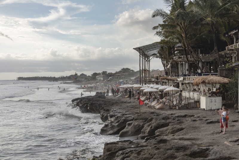 Bali, một trong số những điểm du lịch nổi tiếng nhất trong khu vực, chứng kiến số lượng khách đặt phòng khách sạn giảm (Ảnh: Bloomberg)