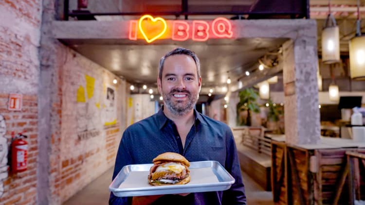 Dan Defossey thành công với chuỗi nhà hàng thịt nướng ở Mexico (Ảnh: CNBC)