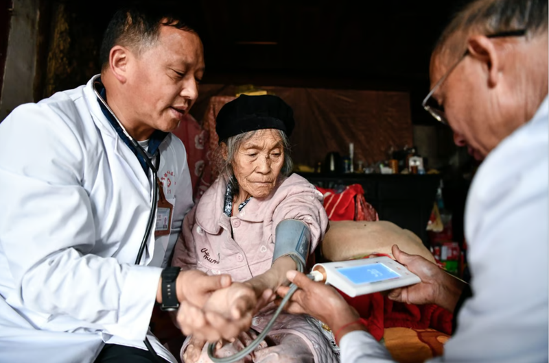 Trung Quốc được khuyến khích đẩy nhanh việc tích hợp bảo hiểm hưu trí tư nhân, tăng cường bảo hiểm y tế và hoàn thiện các chương trình chăm sóc người cao tuổi (Ảnh: Xinhua)