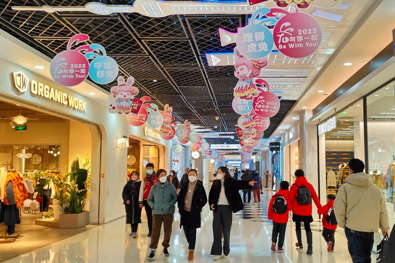 Người tiêu dùng Trung Quốc ngại chi tiêu lớn do tình trạng giảm phát (Ảnh: CNBC)