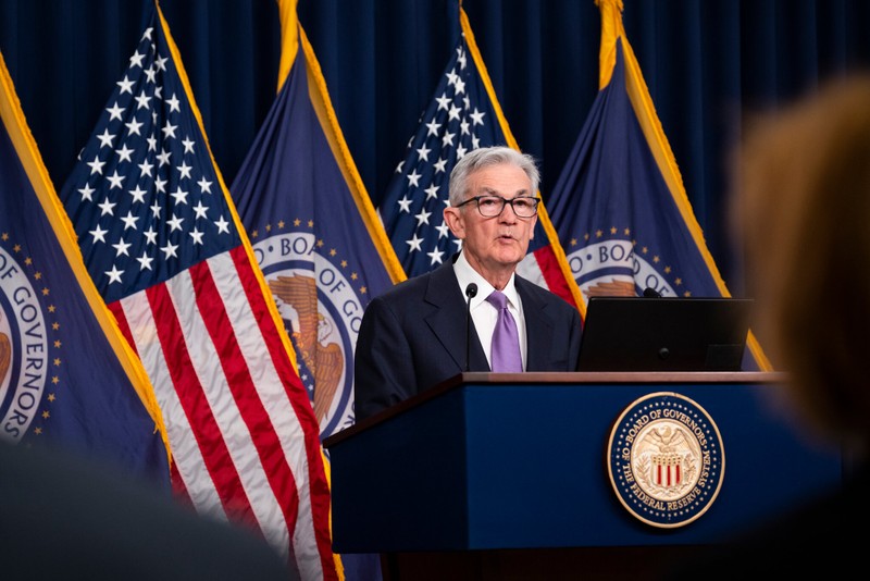 Chủ tịch Fed Jerome Powell thông báo về quyết định lãi suất mới trong hôm 13/12 (Ảnh: NYTimes)