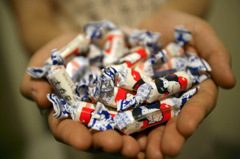 Kẹo kem thỏ trắng rất phổ biến ở Hong Kong vào dịp Tết Nguyên Đán (Ảnh: EPA)