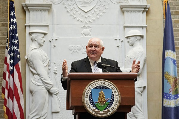 Bộ trưởng Nông nghiệp Mỹ Sonny Perdue tuyên bố kế hoạch tài trợ nông nghiệp 12 tỷ USD.