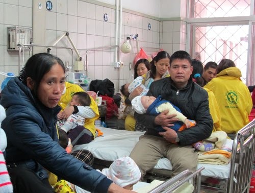 Gia tăng bệnh nhi bị các bệnh hô hấp tại Khoa Nhi bệnh viện Bạch Mai (ảnh chụp ngày 25.1). Ảnh: D.L