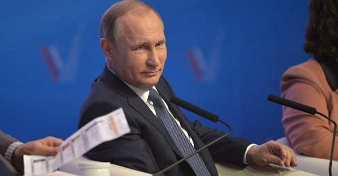 Tổng thống Nga Vladimir Putin cho rằng cần thận trọng khi đề cập tới vấn đề mai táng V.I. Lenin. Ảnh Sputnik/Alexei Druzhinin