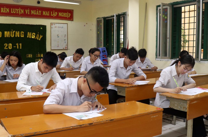 Các thí sinh dự thi tại điểm thi Trường THPT số 1 thành phố Lào Cai