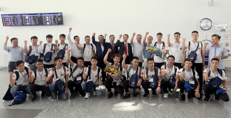 Đoàn Việt Nam trước giờ lên máy bay tham dự kỳ thi tay nghề thế giới năm 2019 tại Kazan, Nga. Ảnh: http://gdnn.gov.vn
