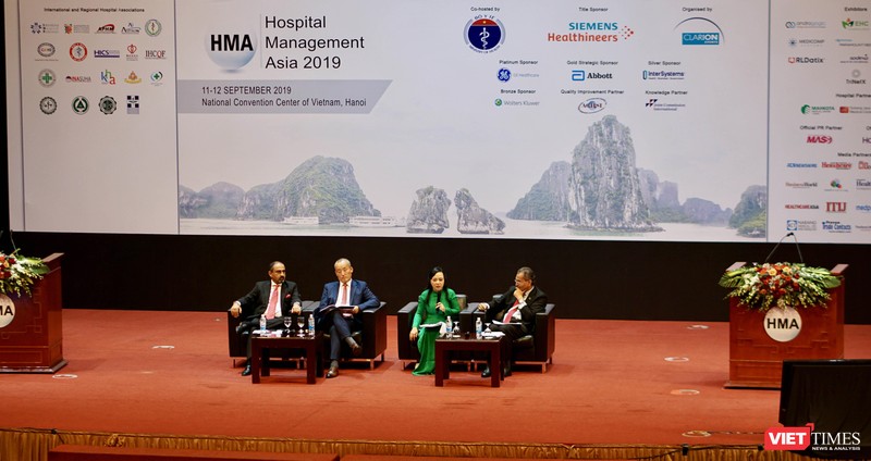 Bộ trưởng Bộ Y tế Nguyễn Thị Kim Tiến cùng các đại biểu thảo luận tại hội nghị 