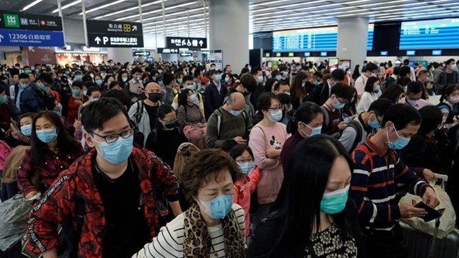 Hành khách tại sân bay ở Trung Quốc. Ảnh: The Straitimes