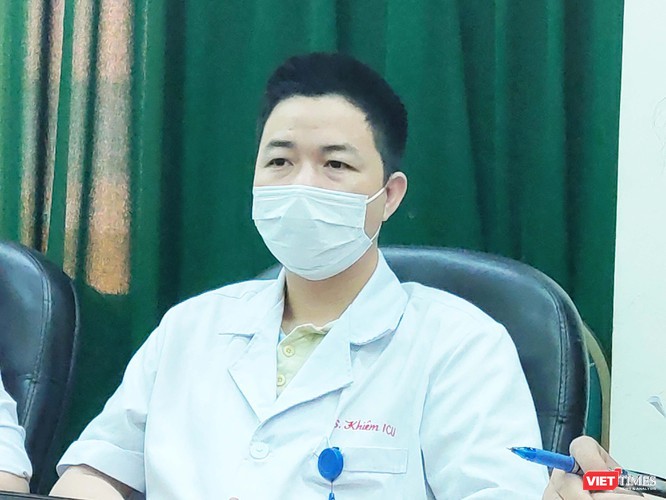 BS. Đồng Phú Khiêm - Phó Trưởng Khoa Hồi sức tích cực, Bệnh viện Bệnh Nhiệt đới Trung ương (Ảnh: Minh Thúy) 