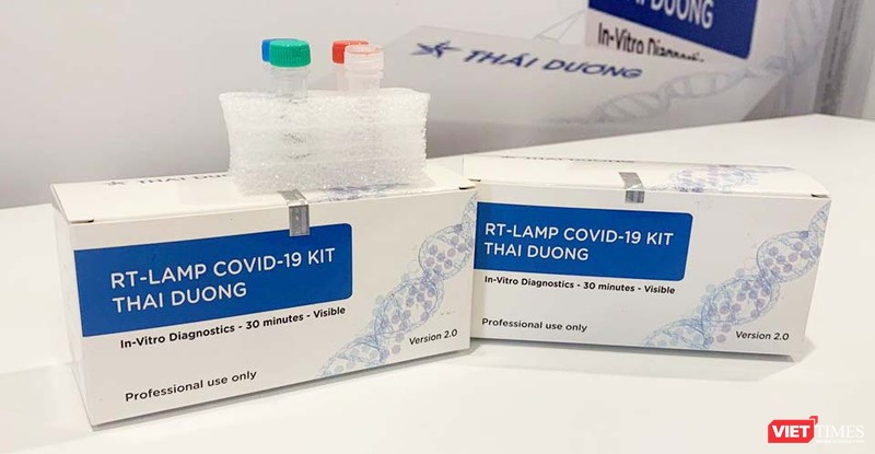 2 bộ kit chẩn đoán phát hiện virus SARS-CoV-2 phát triển từ hai nghiên cứu khoa học đã được Công ty Sao Thái Dương thương mại hóa. Ảnh: Thanh Hằng 


