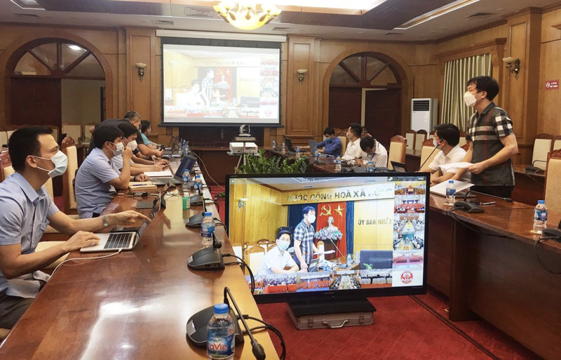 UBND tỉnh Bắc Giang cùng Sở Y tế tỉnh đã phối hợp với Viện Vệ sinh Dịch tễ Trung ương hướng dẫn trực tuyến việc số hoá dữ liệu xét nghiệm (Ảnh - Hoàng Dương) 