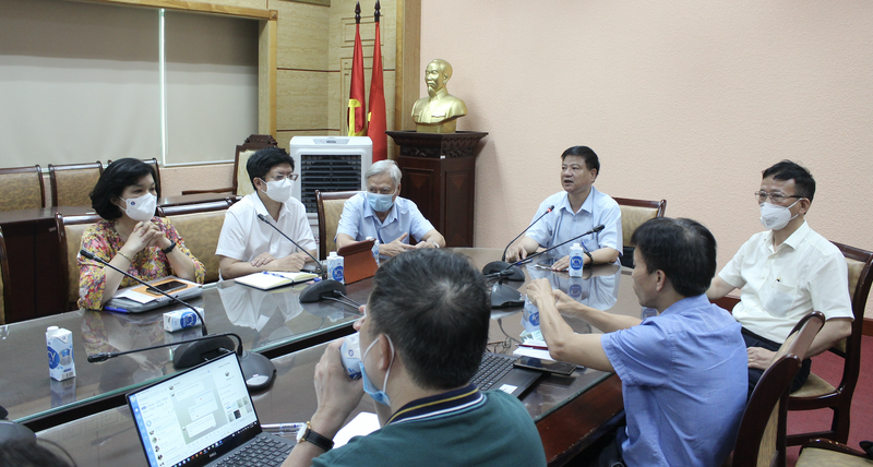 GS.TS. Nguyễn Văn Kính chủ trì họp Hội đồng chuyên môn cập nhật hướng dẫn chẩn đoán và điều trị COVID-19 (Ảnh - BYT) 