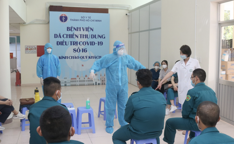 TS.BS Trương Anh Thư - Trưởng Khoa Kiểm soát nhiễm khuẩn - đào tạo cho các học viên về kiểm soát nhiễm khuẩn trong bệnh viện (Ảnh - BVCC) 
