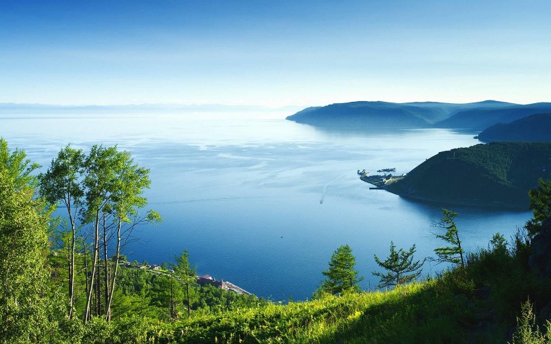 Hồ Baikal, một biểu tượng của nước Nga.