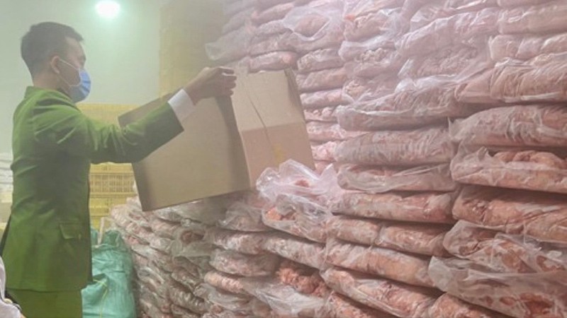 Hà Nội: Thu giữ 6,2 tấn thực phẩm đông lạnh không rõ nguồn gốc, có dấu hiệu bị hỏng