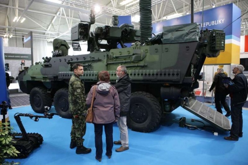 Vũ khí xuất hiện tràn ngập tại triển lãm quân sự lớn nhất Trung Âu