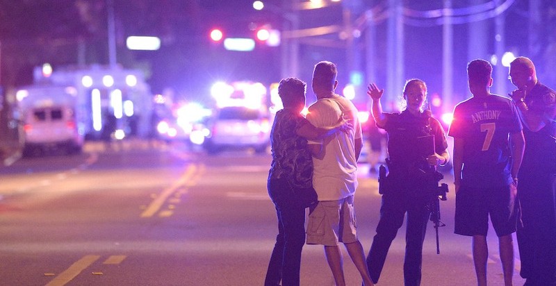 Bên ngoài hiện trường vụ xả súng tại Florida, Mỹ.