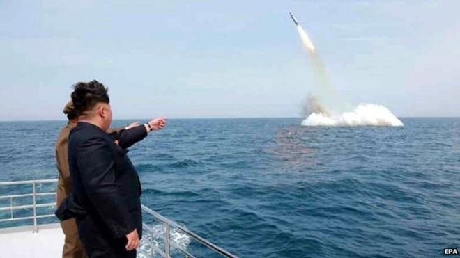 Một vụ phóng tên lửa từ tàu ngầm của Bắc Triều Tiên.