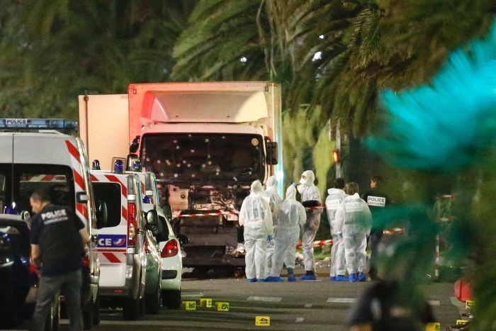 Hiện trường vụ khủng bố đẫm máu dịp Quốc khánh Pháp