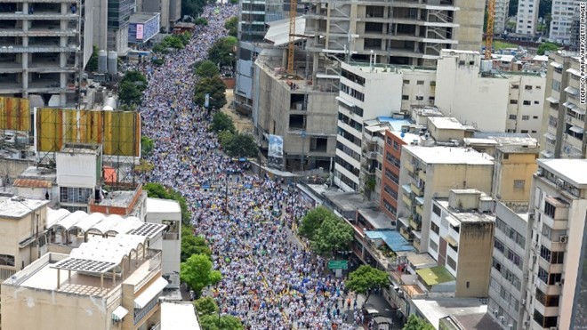 Venezuela: Một triệu người tham gia tuần hành chống chính phủ.