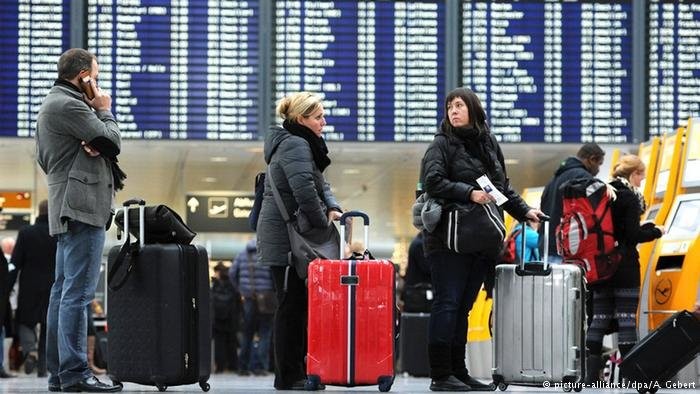Truyền thông Đức vừa phanh phui một thủ đoạn chiếm đoạt vé máy bay mua qua mạng của hành khách - Ảnh: DPA
