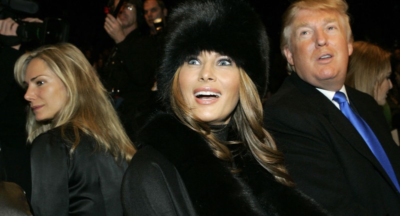 Nữ ca sĩ Nga tặng áo lông thú cho phu nhân tổng thống Mỹ Melania Trump