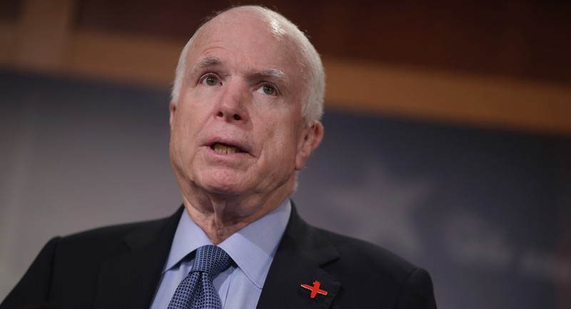 TNS John McCain phản đối ông Trump đưa cấp phó vào Hội đồng an ninh quốc gia