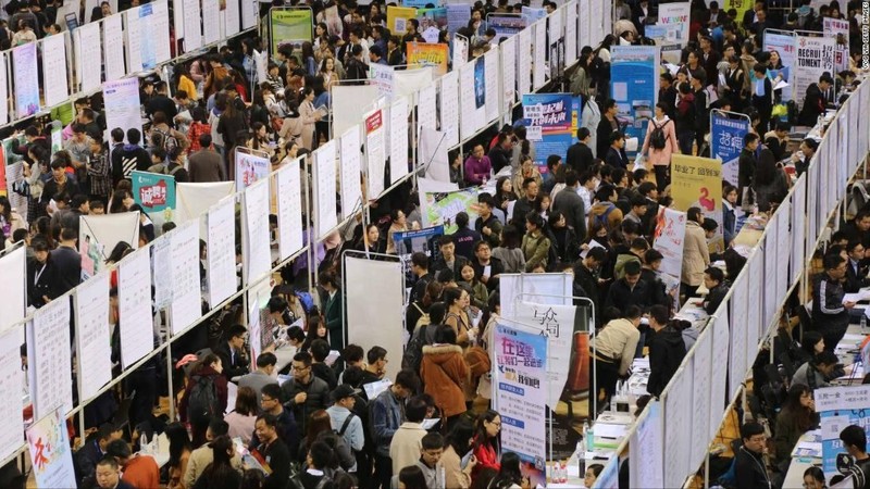 Tỷ lệ thất nghiệp ở nhóm tuổi 16 - 24 của Trung Quốc đã tăng lên mức kỷ lục 20,4% trong tháng 4 vừa qua. (Ảnh: CNN)