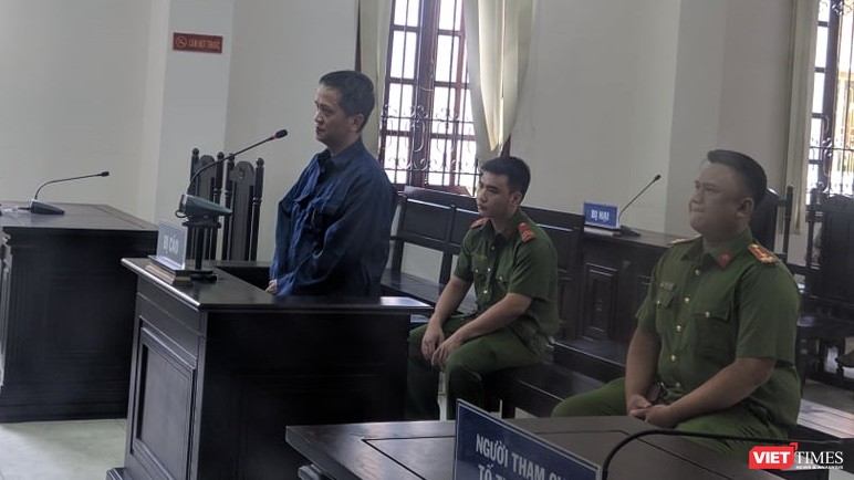 Bị cáo Nguyễn Tiến Dũng tại phiên tòa sáng nay. Ảnh: Hiếu Nguyễn