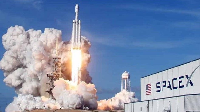Hãng công nghệ không gian SpaceX của Elon Musk trong cuộc đua kết nối internet miễn phí toàn cầu. Ảnh: Internet